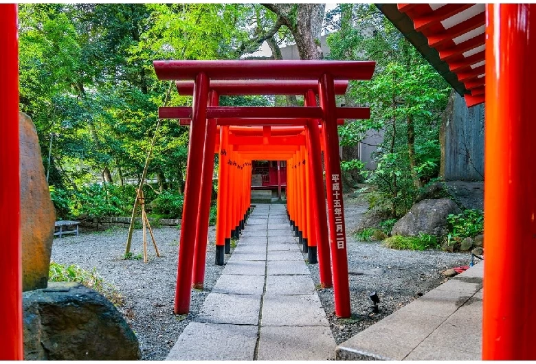 来宮稲荷明神の鳥居