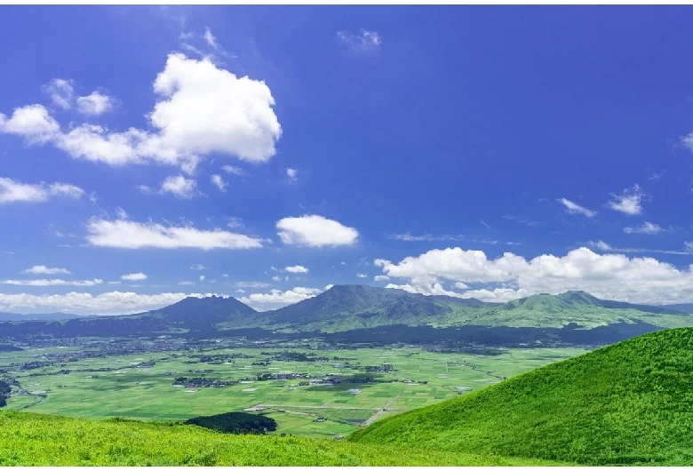 雄大な阿蘇の景色を望む