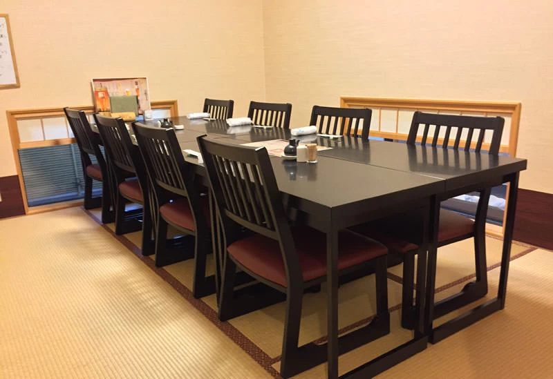 落ち着いた雰囲気の店内