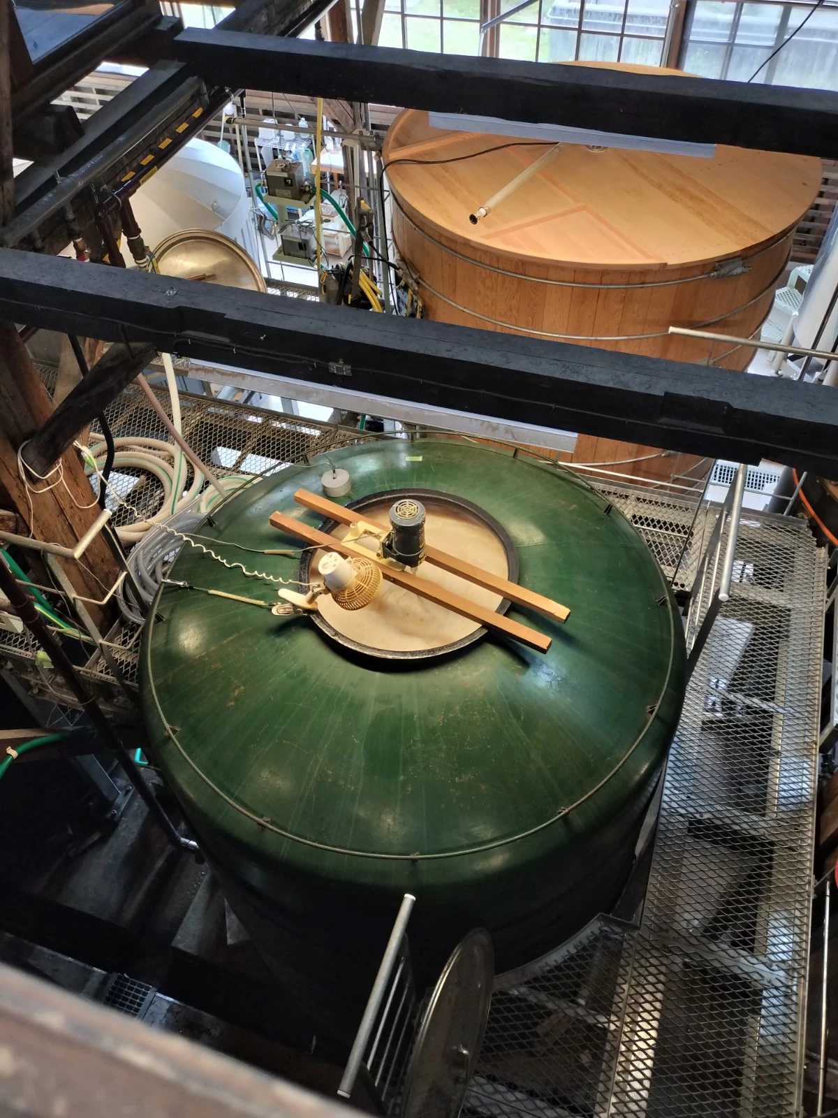 蒸留機器が上から見渡せる