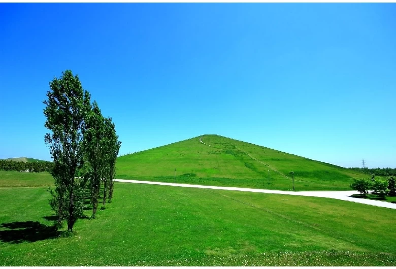 標高62mのモエレ山