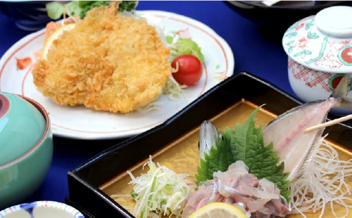 あじくらべ定食（新鮮なアジ2尾をたたきとフライに）