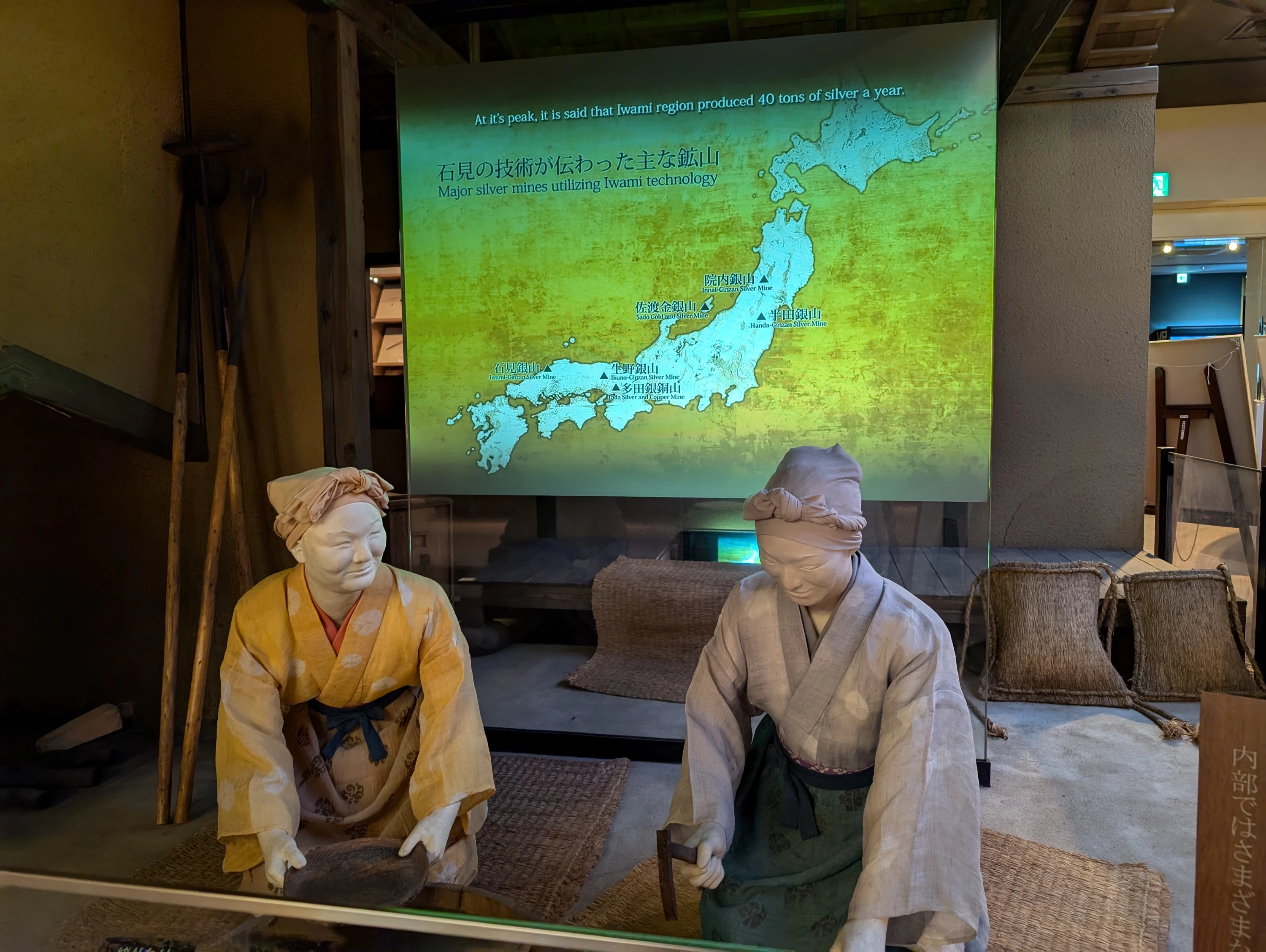 映像で説明してくれる（現地にて撮影）