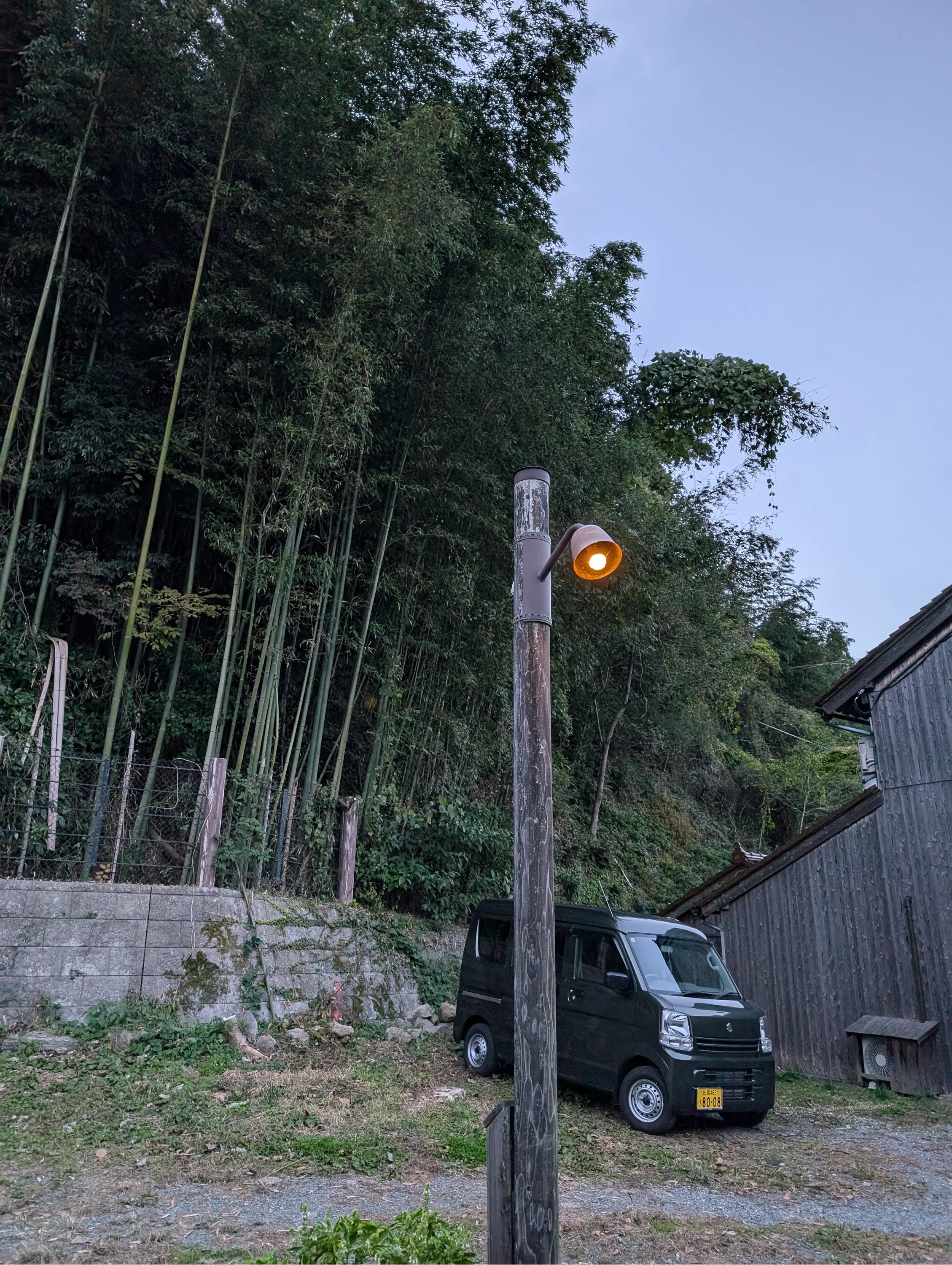 街灯　（現地にて撮影）