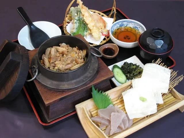 おおいた冠地どり釜めし天ぷら膳