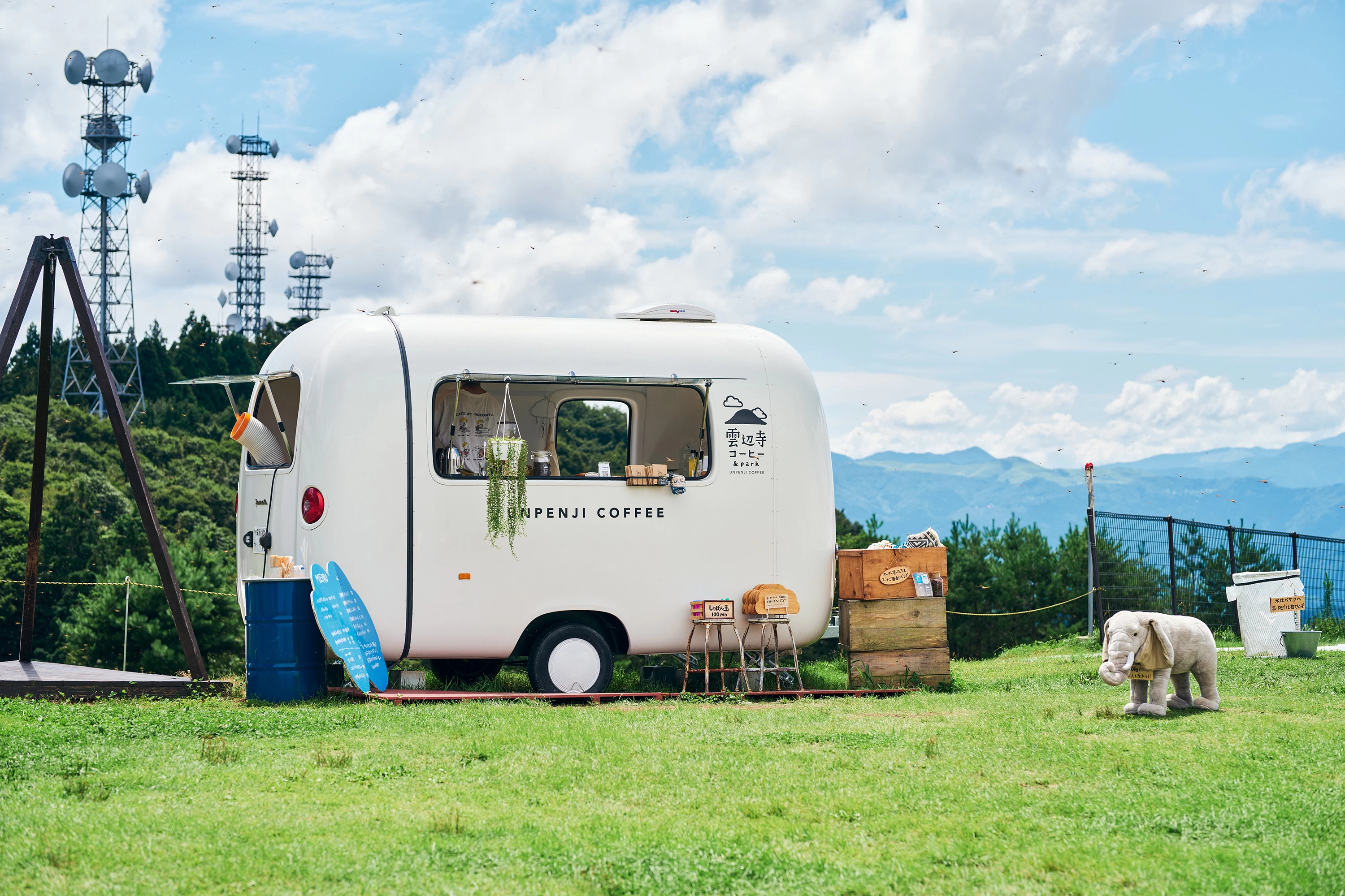 「雲辺寺コーヒー＆park」の営業は11:00～16:00、土・日・祝日は10:00～。雨天・荒天時は休業