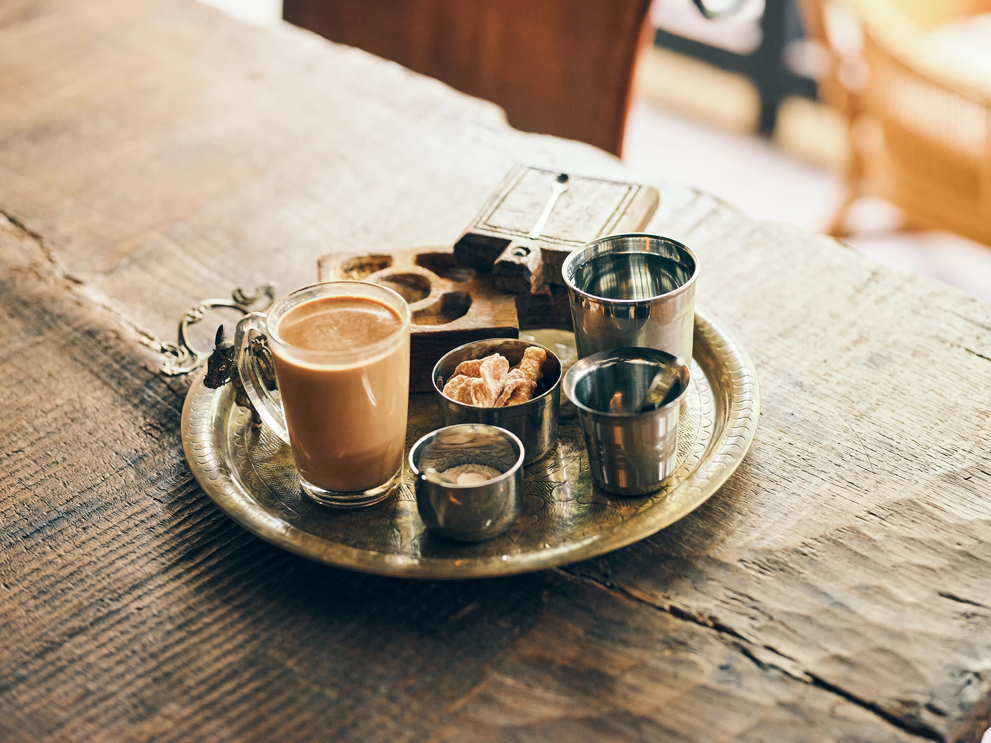 「チャイオブインディア」600円。好みのスパイスを足して味変できる