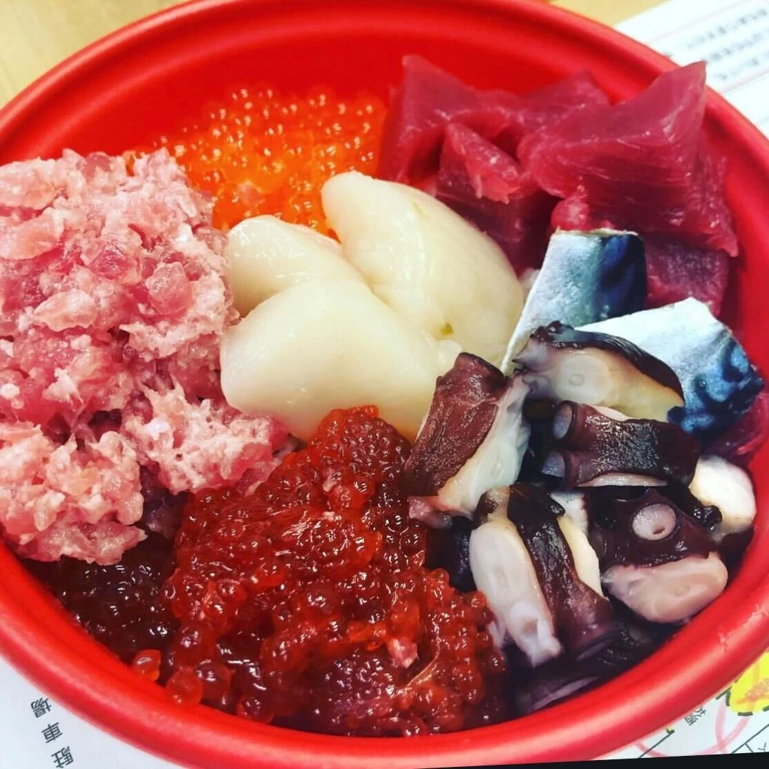 のっけ丼（現地にて撮影）