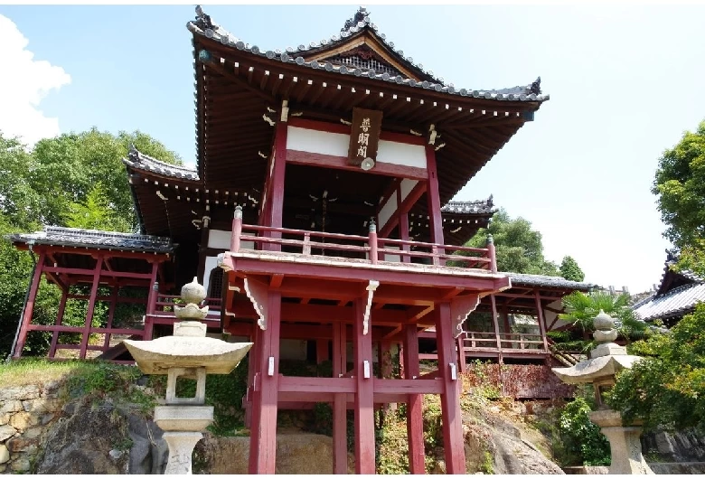 京都の清水寺を思わせる舞台