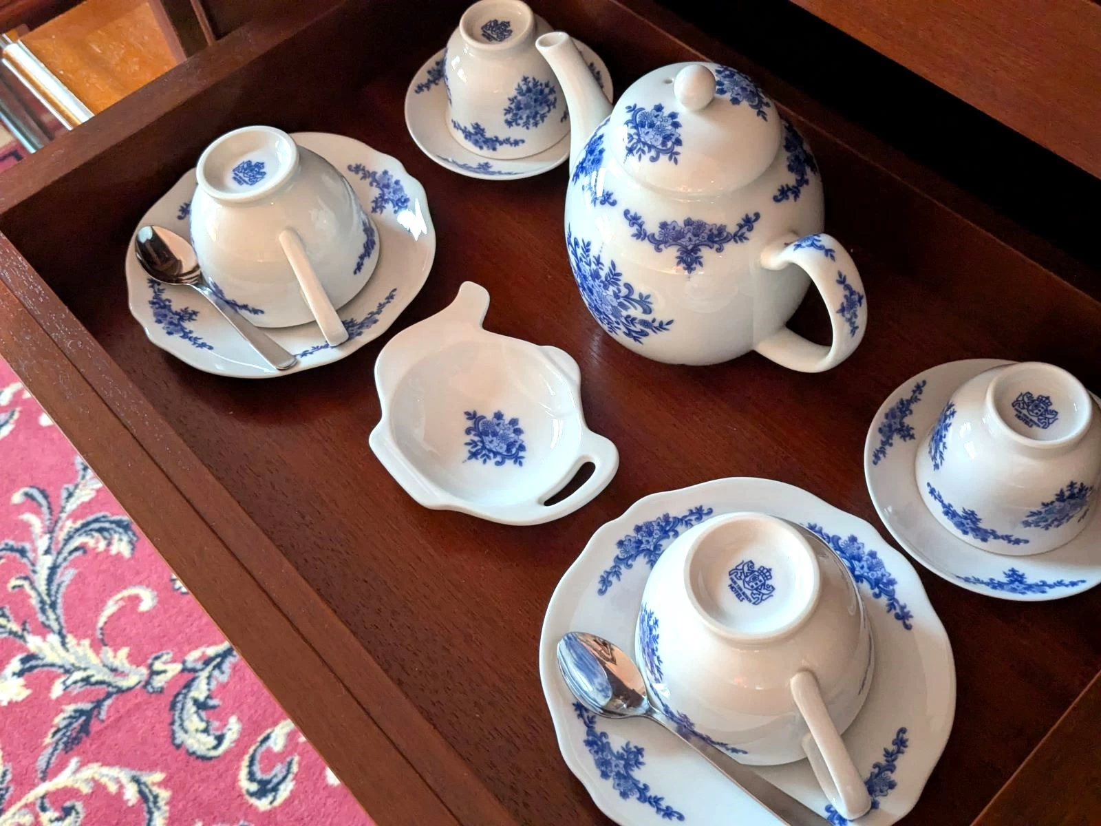 ティーセット（現地にて撮影）
