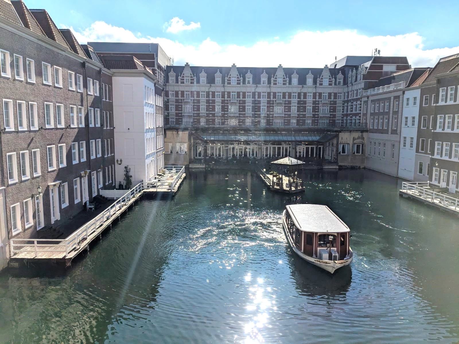 内海の桟橋発着のチェックイン・チェックアウトクルーズ（現地にて撮影）