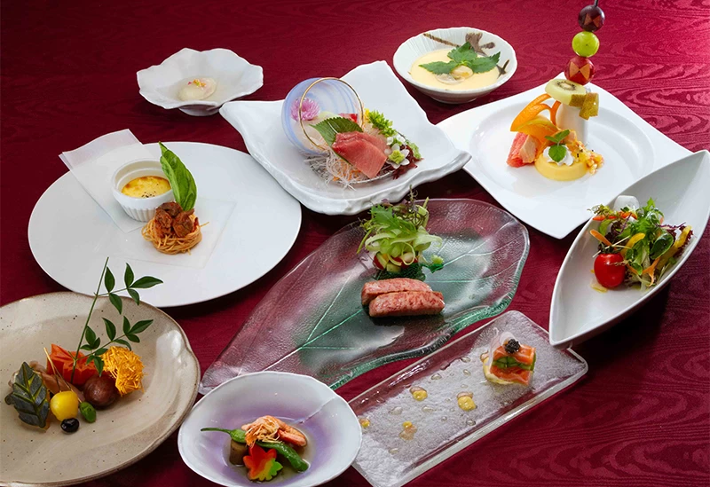 料理長が腕を振るう創作料理