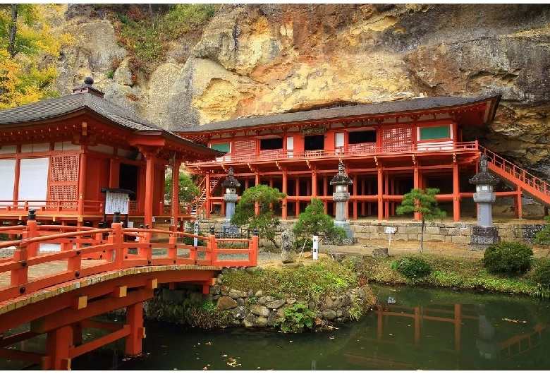 達谷窟毘沙門堂①