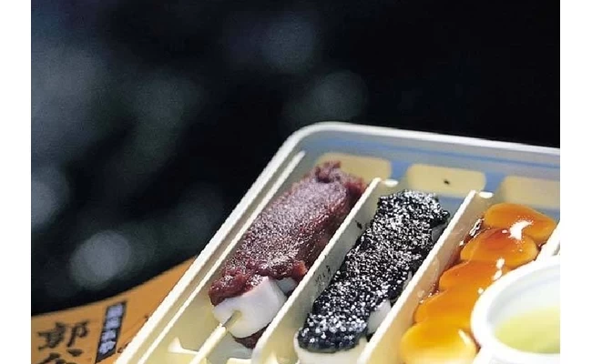 厳美渓の名物「空飛ぶだんご」