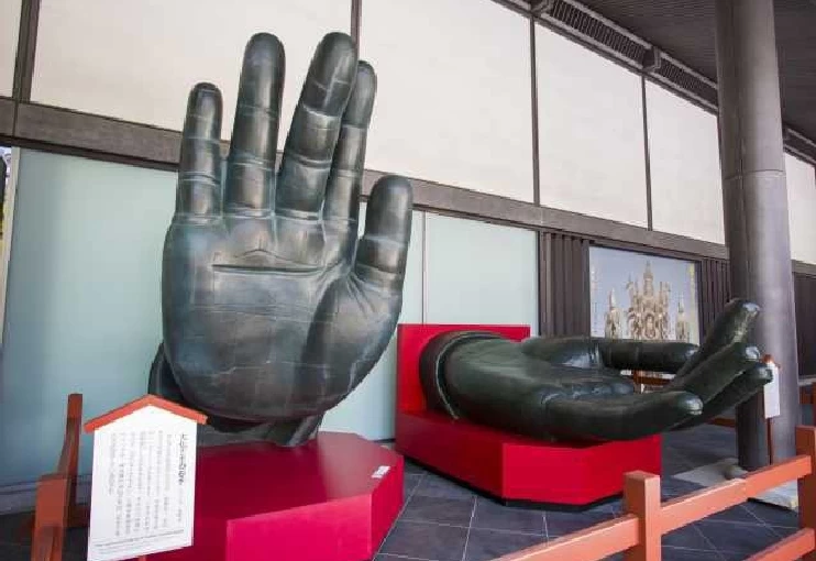 東大寺の至宝を展示