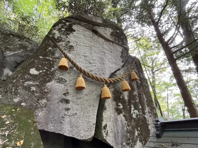 石割神社
