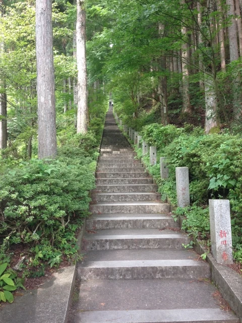 石割神社への階段