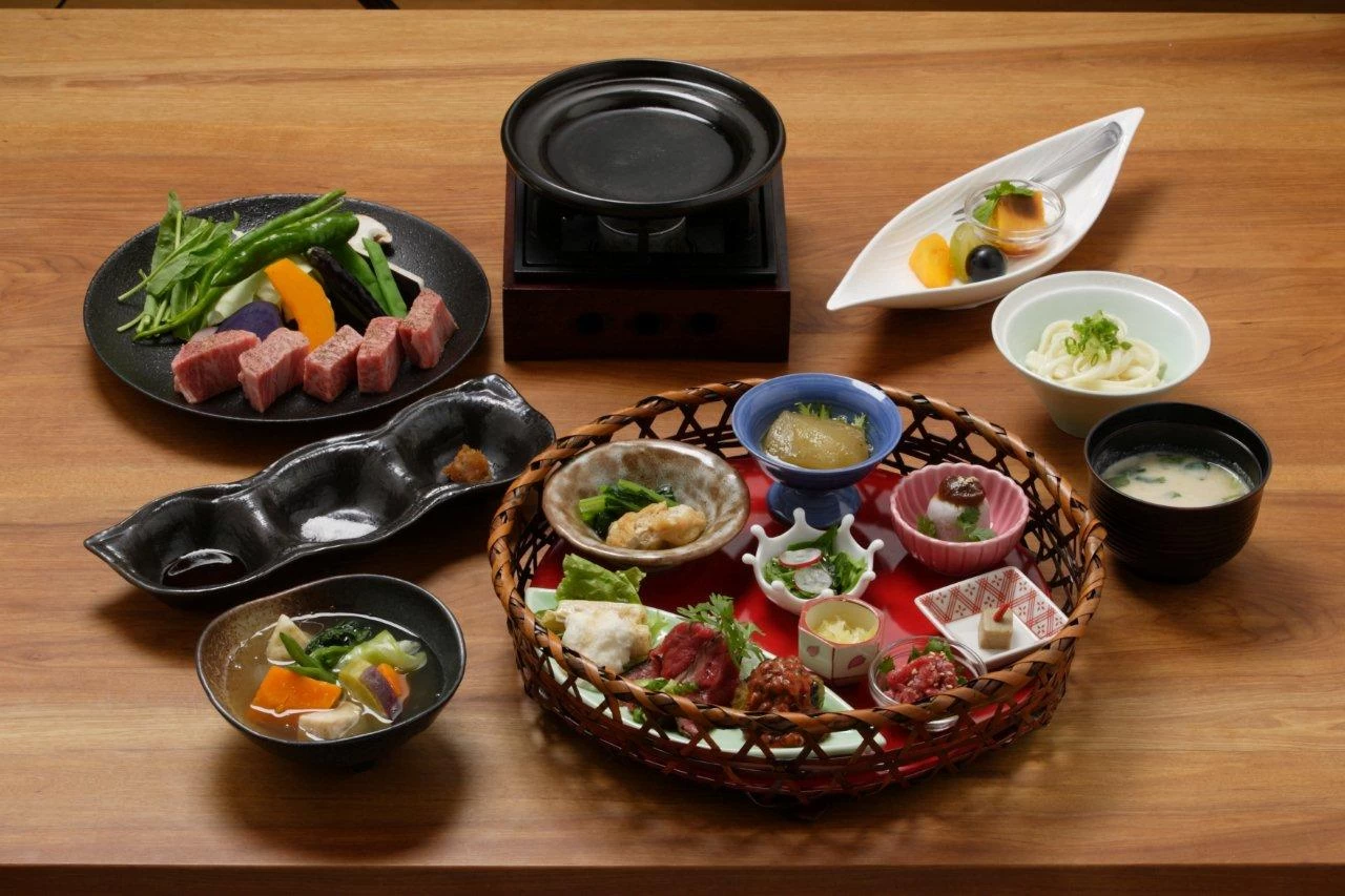 粟「大和牛と野菜」のディナーコース