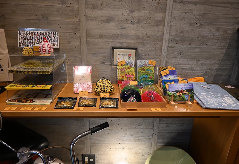 MUSEUM SHOP CON AMORE④