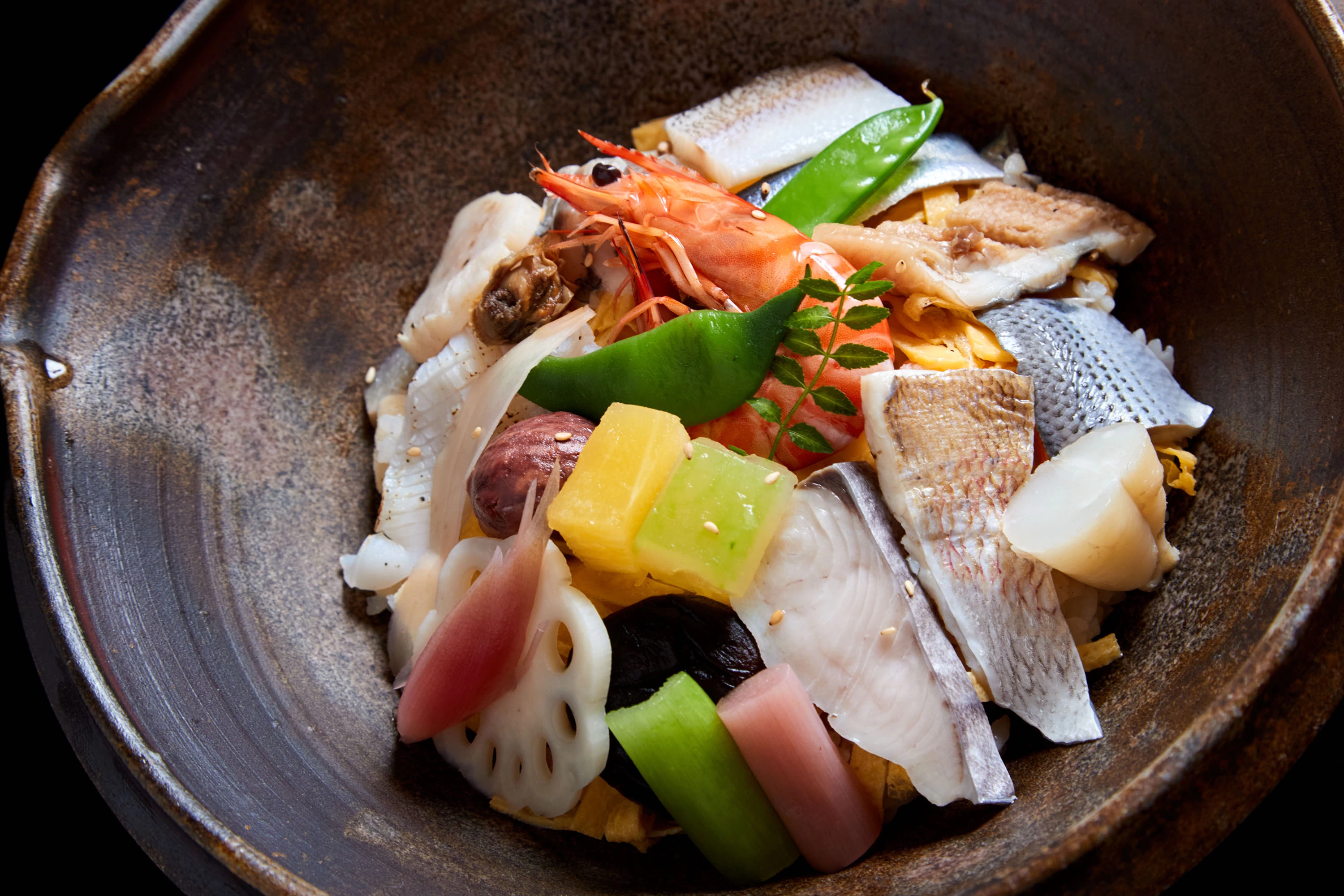 海外旅行者からの予約も多い名物メニュー「岡山ばらずし」は4,400円