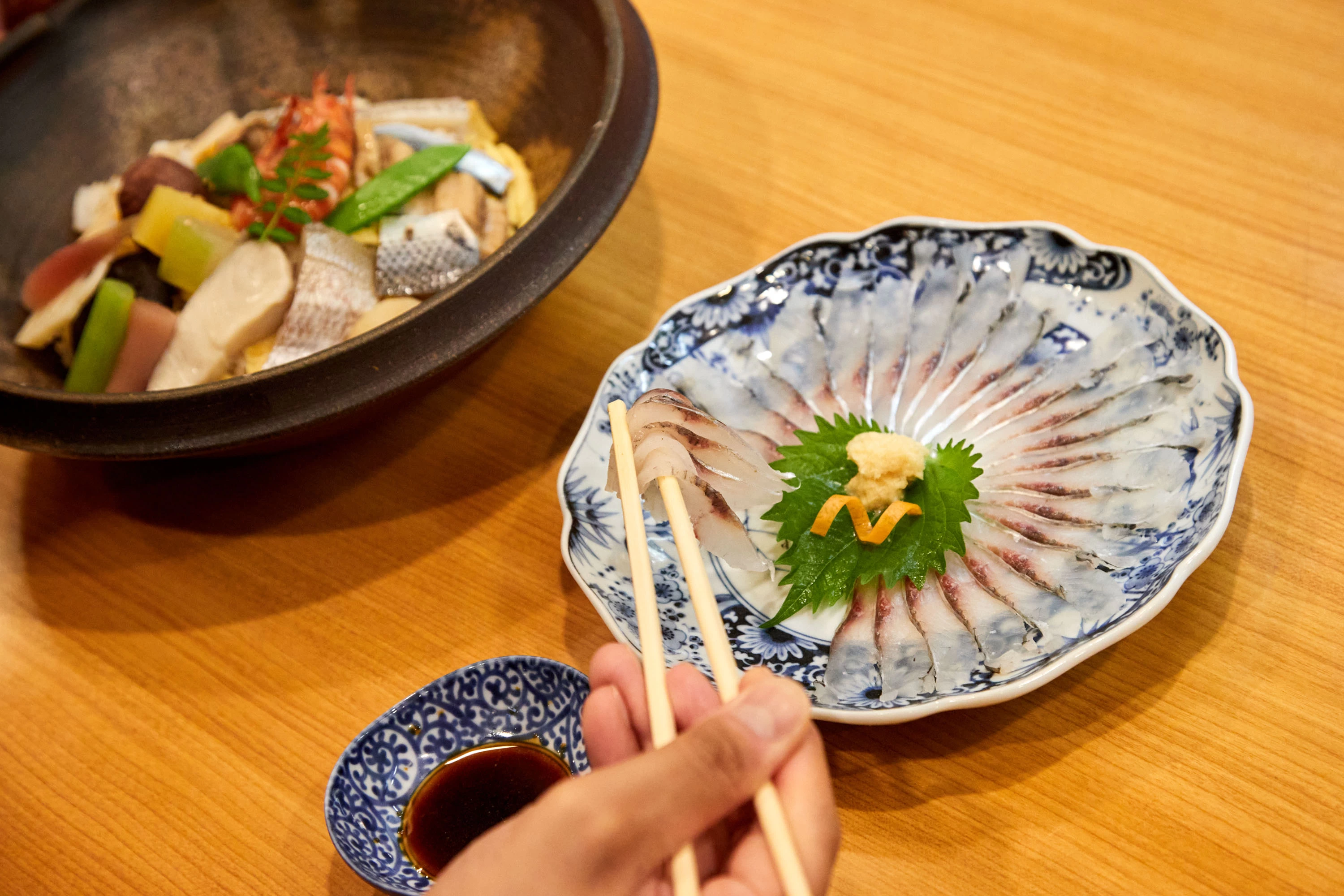 透き通る白身が美しいヒラの刺身（1,650円）