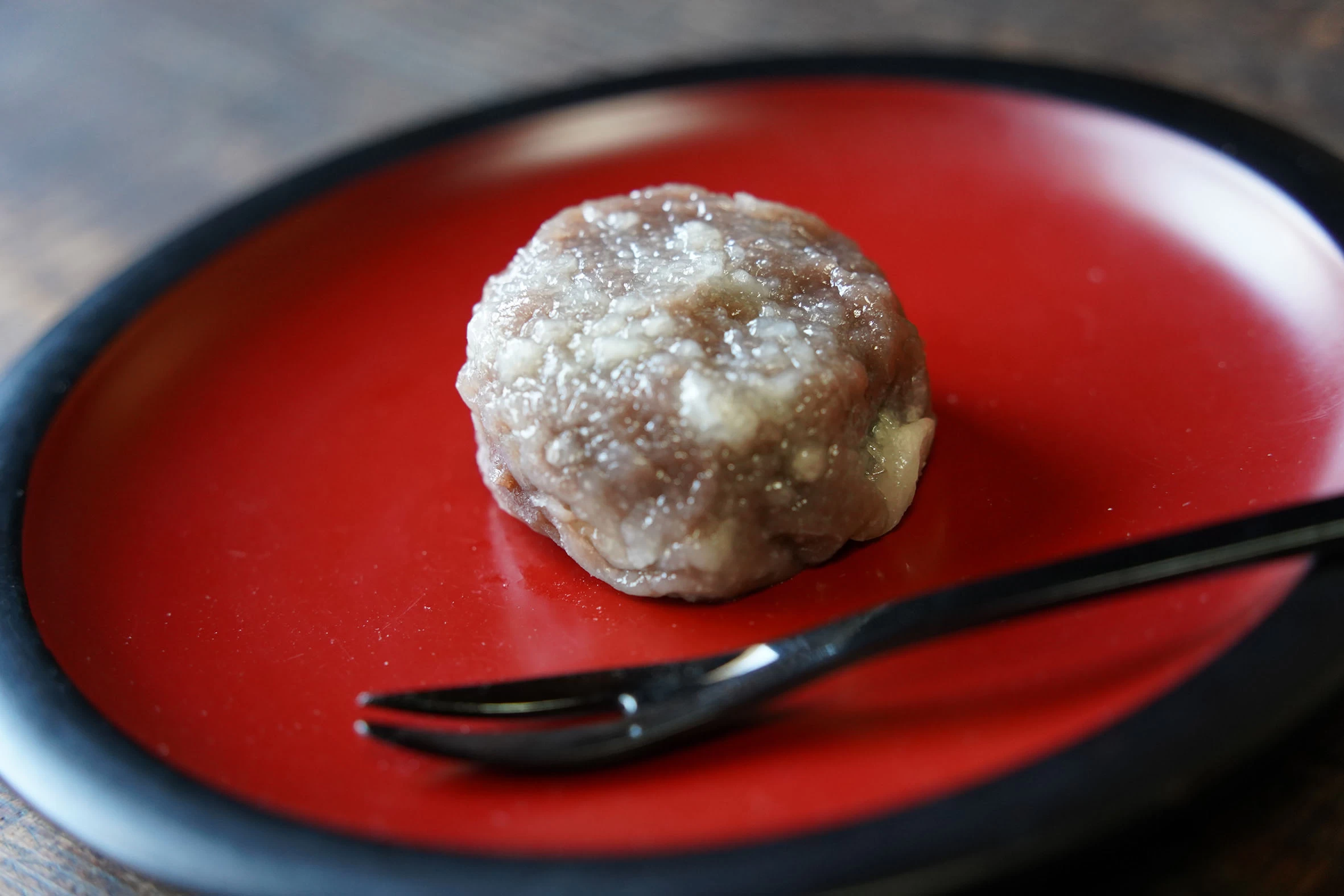 名物菓子「水攻め饅頭」は一つ97円