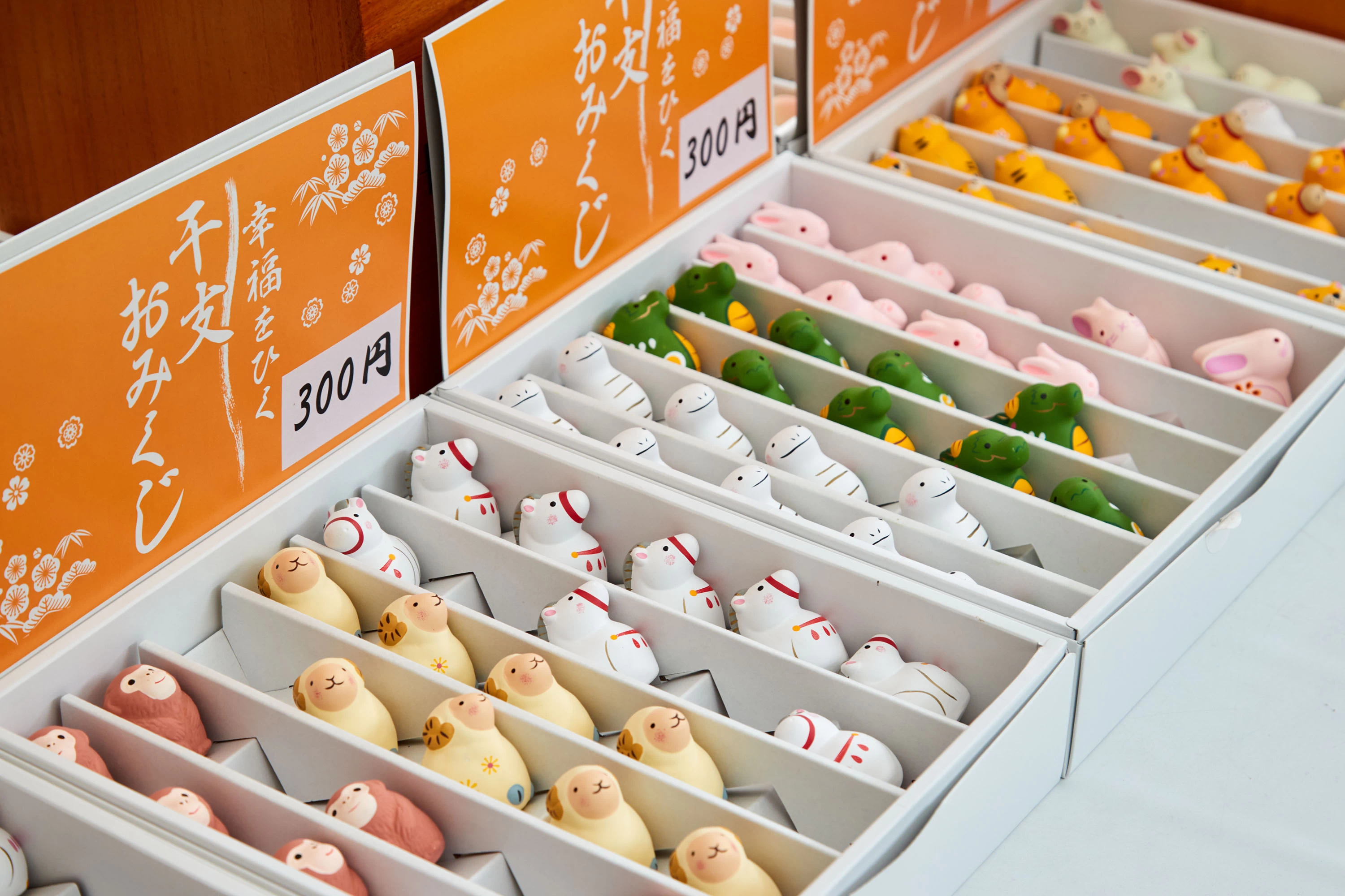 干支のおみくじ（300円）は海外からの観光客にも人気