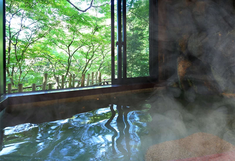 色彩が湯に映る天龍峡温泉