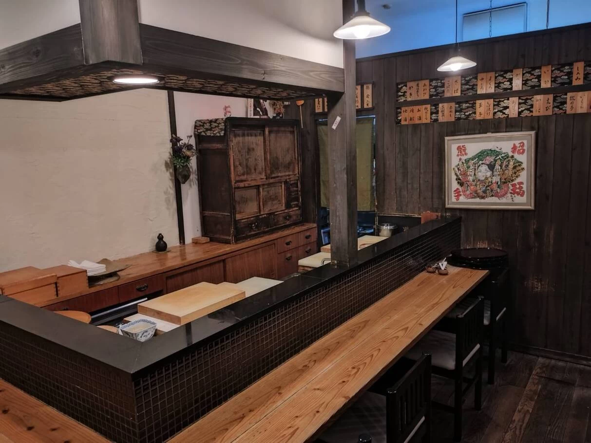 「鮨 福萬」店内