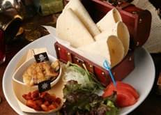 7つの海の航海と海賊船の宴をイメージ