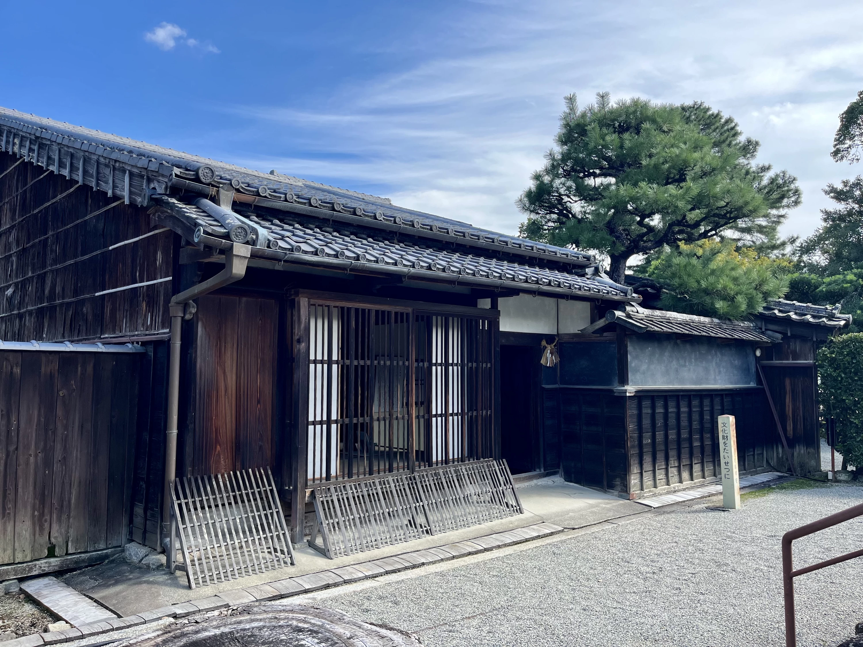 玄関（現地にて撮影）