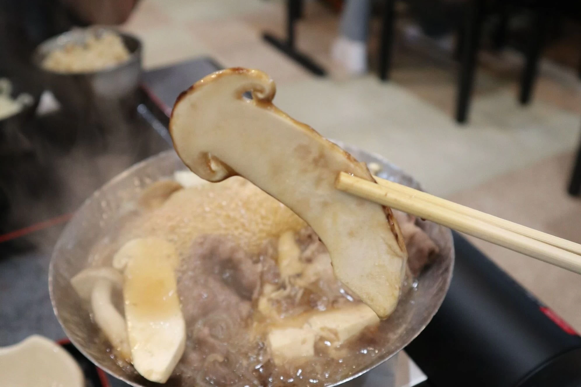 秋は松茸も楽しめる（現地にて撮影）