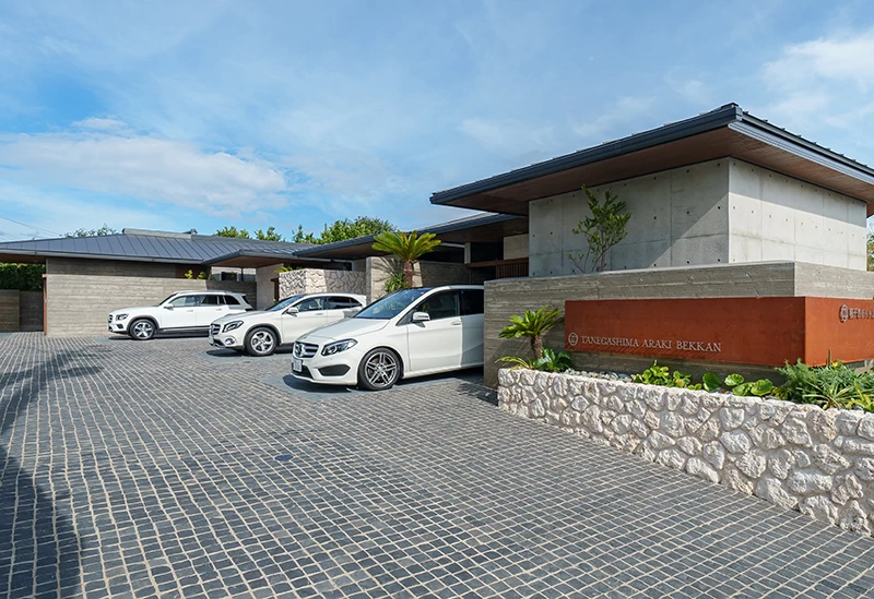 車を各棟の駐車場に1台ずつ用意