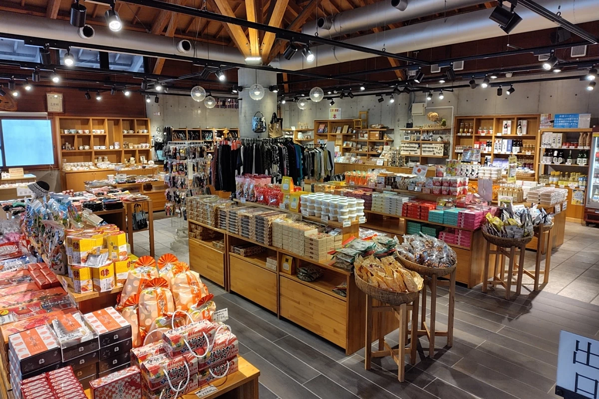 「鄙の里」店内