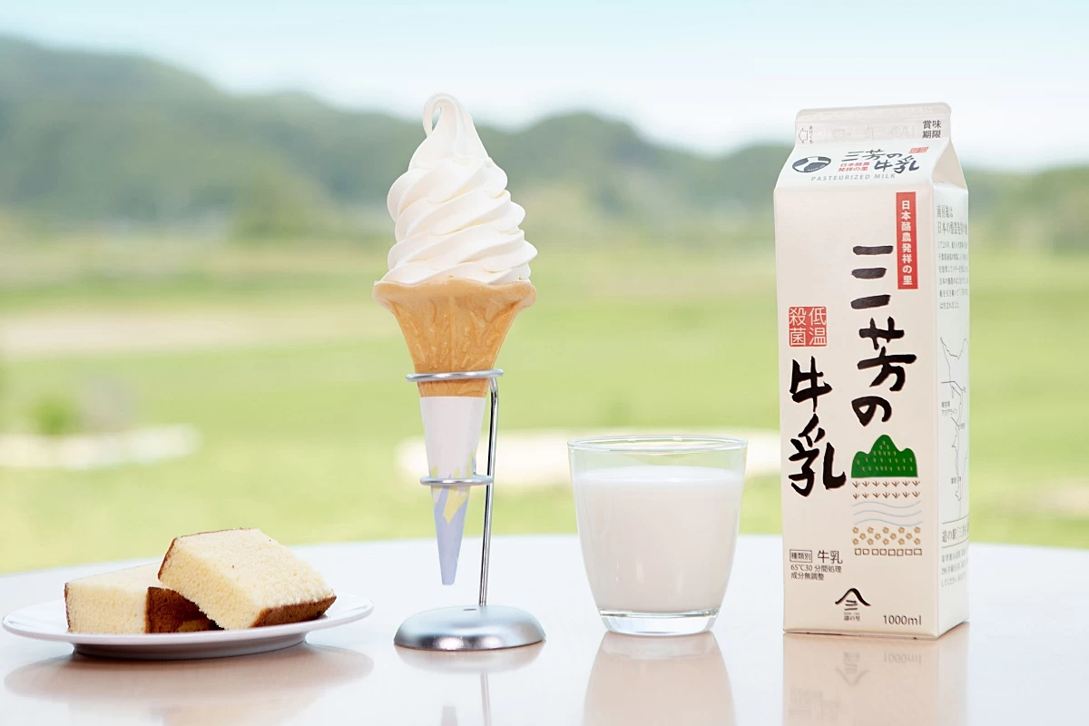 「鄙の里」人気商品の三芳の牛乳製品