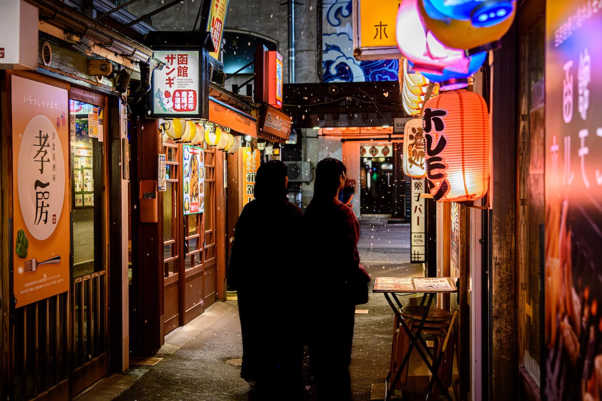 小規模なお店が所狭しと並ぶ屋台村