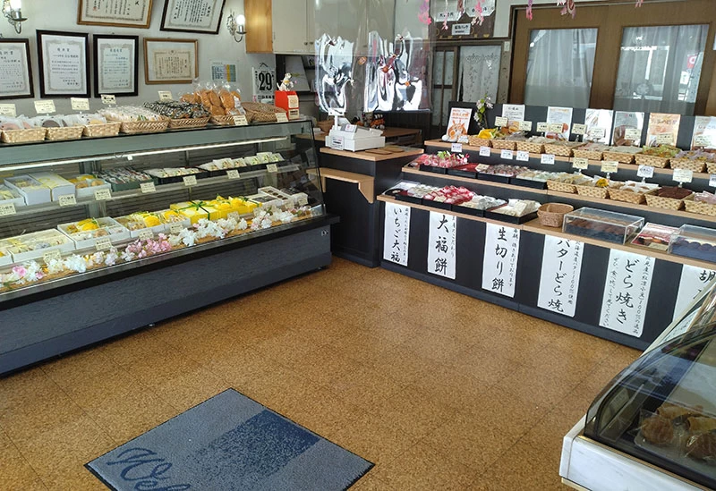 数々の賞を受賞した商品が並ぶ