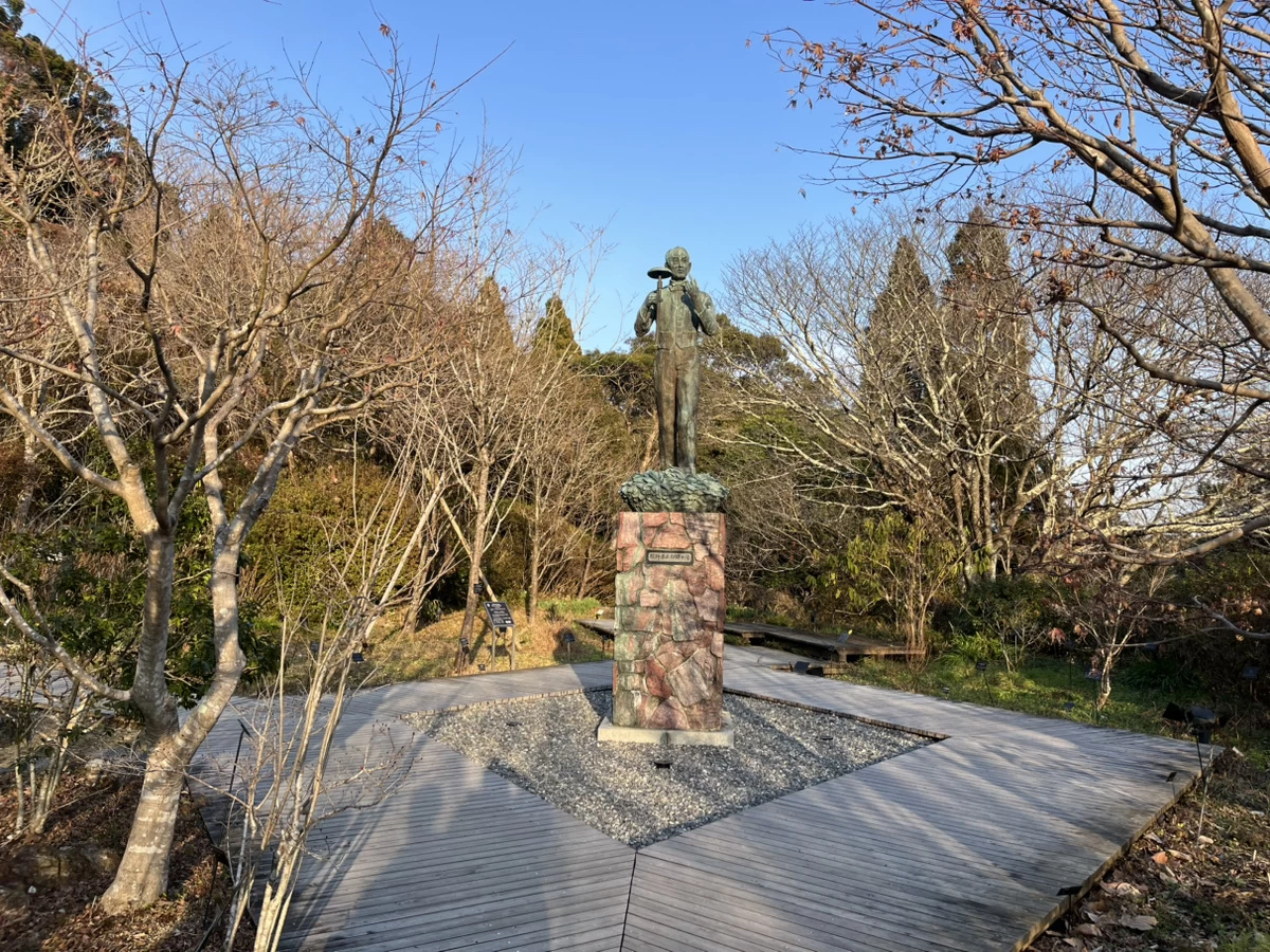 牧野富太郎博士の像