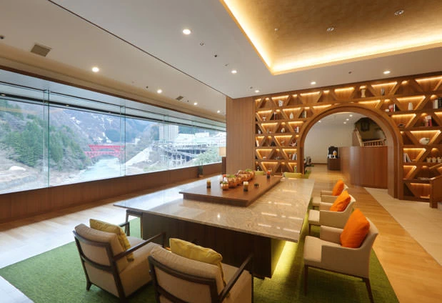 館内で一番の絶景ポイントのcafe lounge「欅-KEYAKI-」