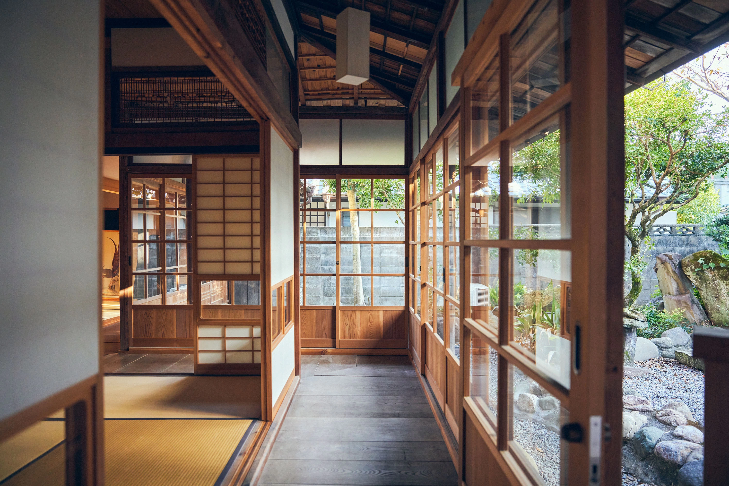 結婚式の前撮りをするカップルもいるほどフォトジェニックな空間