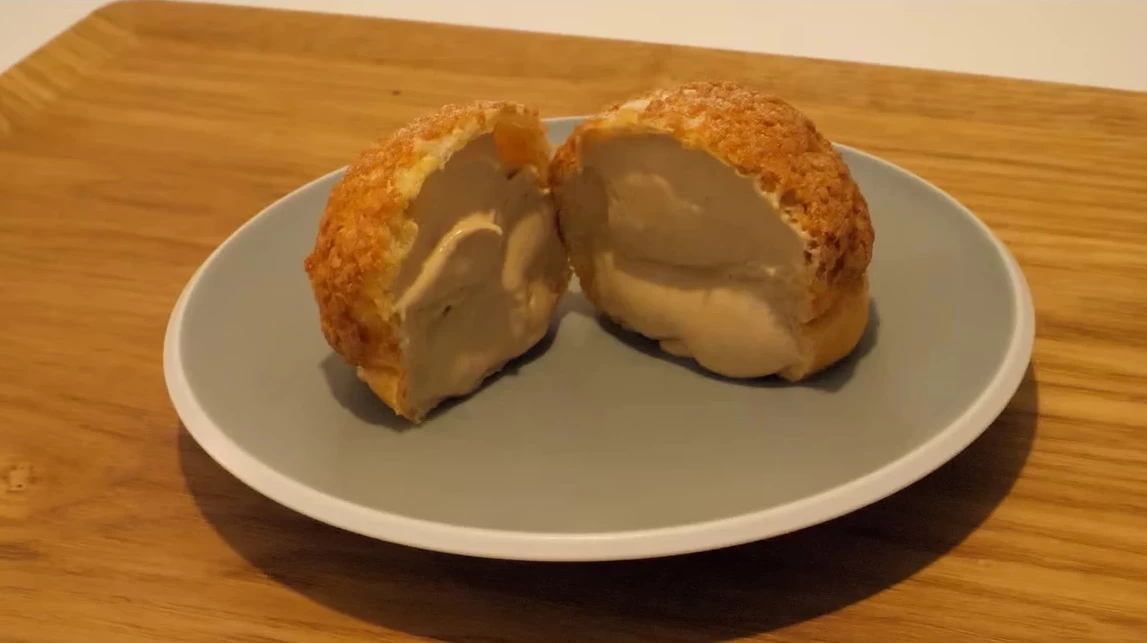 豆乳クリームとカスタードクリームが合わさったシュークリーム