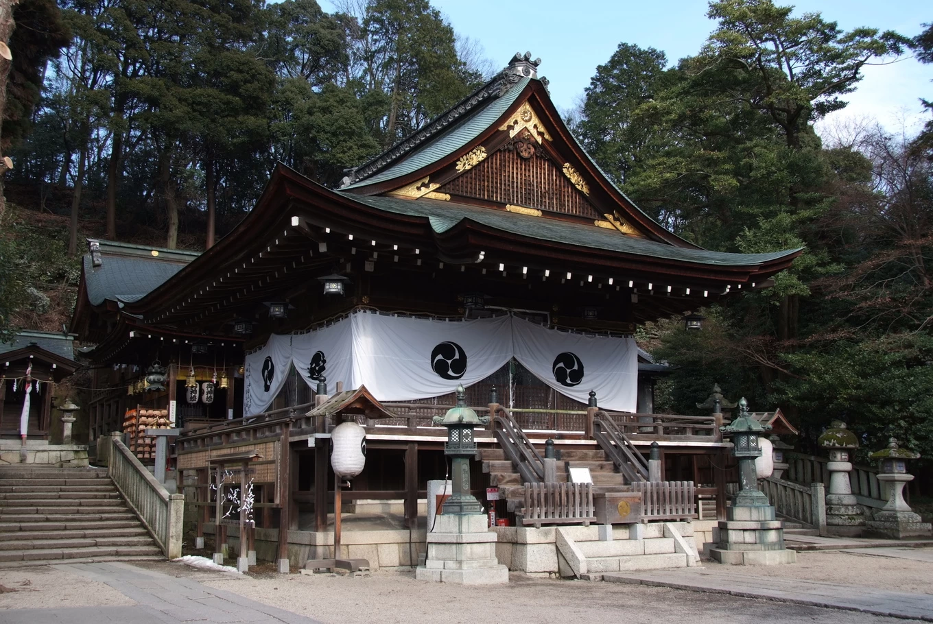 日牟禮八幡宮　拝殿
