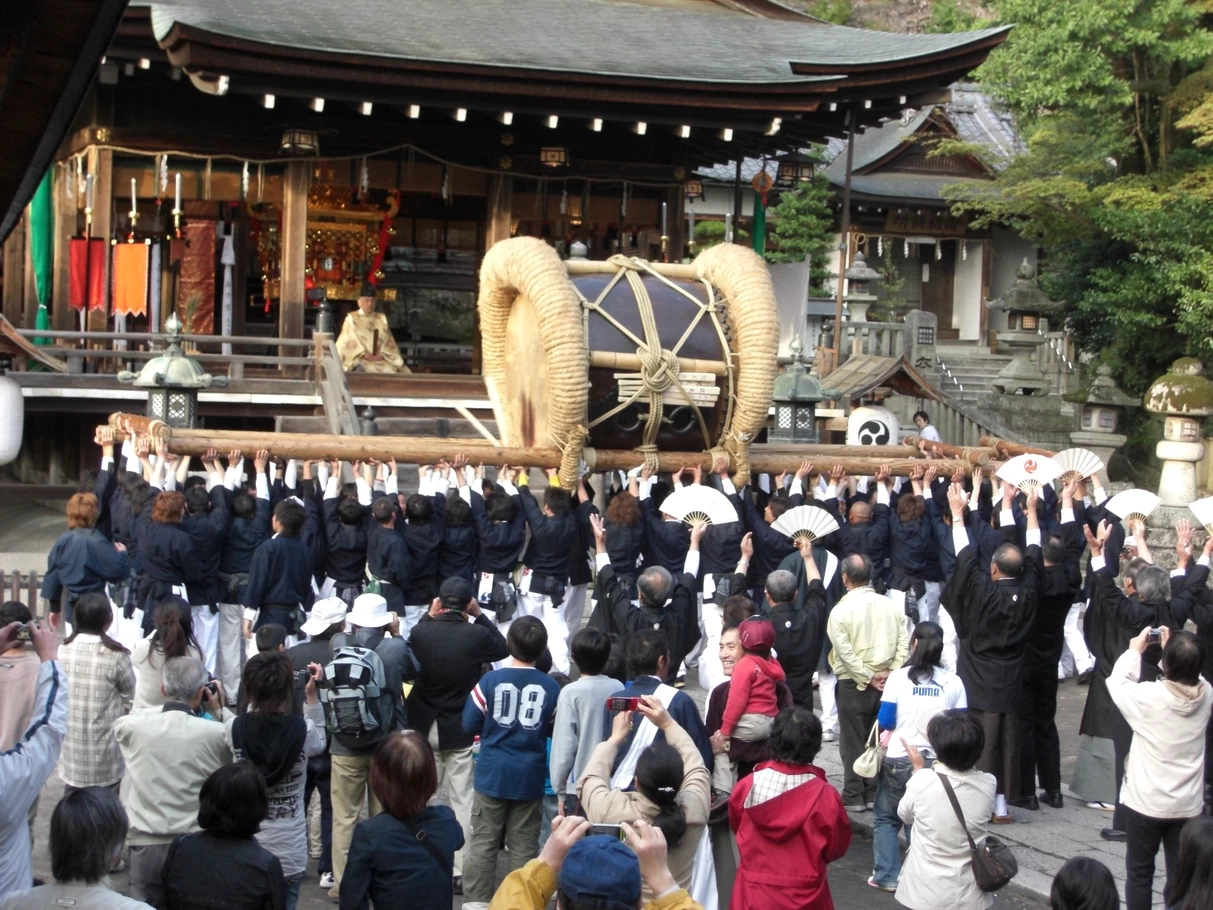 日牟禮八幡宮　太鼓のシューシ（崇祀）
