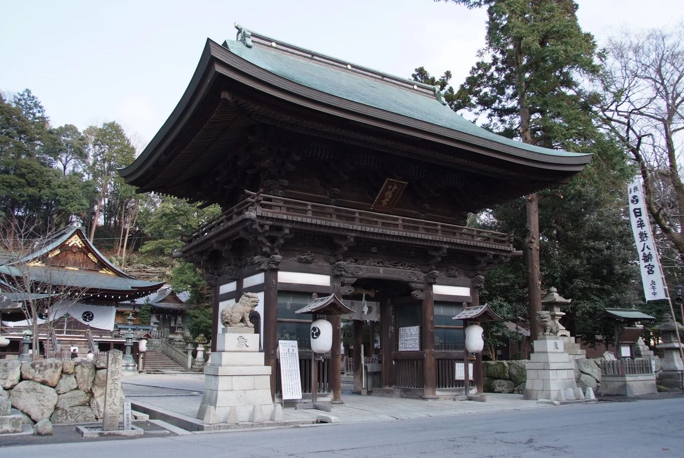 日牟禮八幡宮　桜門