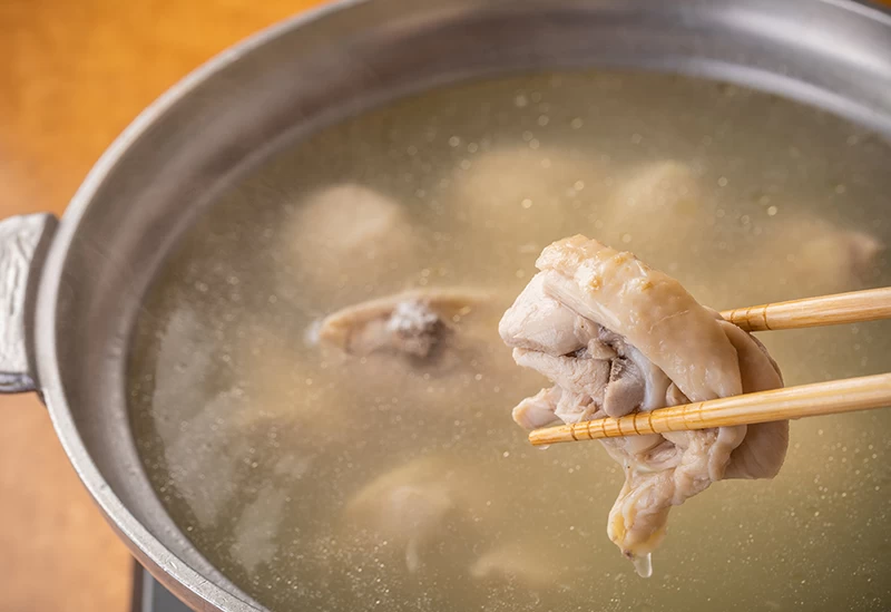 試行錯誤の末に初代が作り上げた博多水炊き