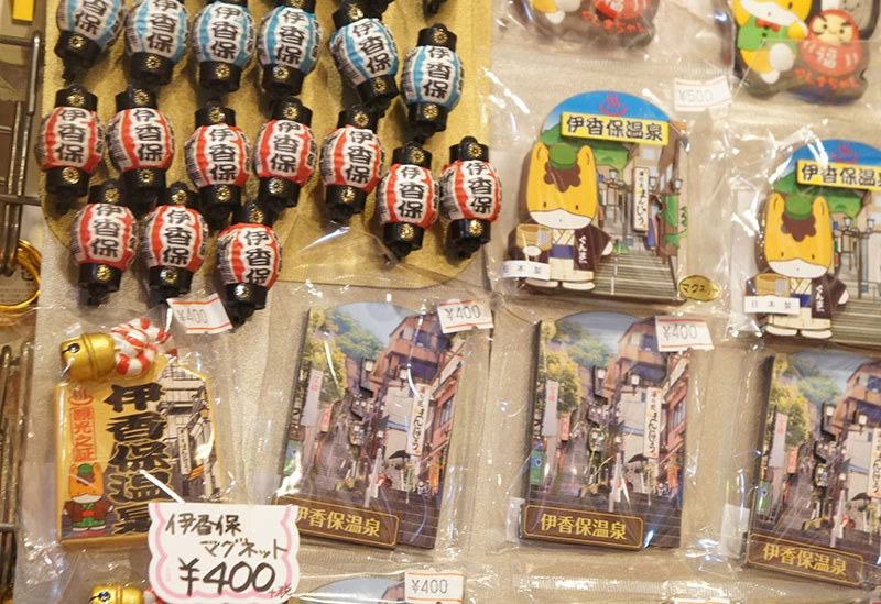 ご当地キャラのグッズも並ぶ