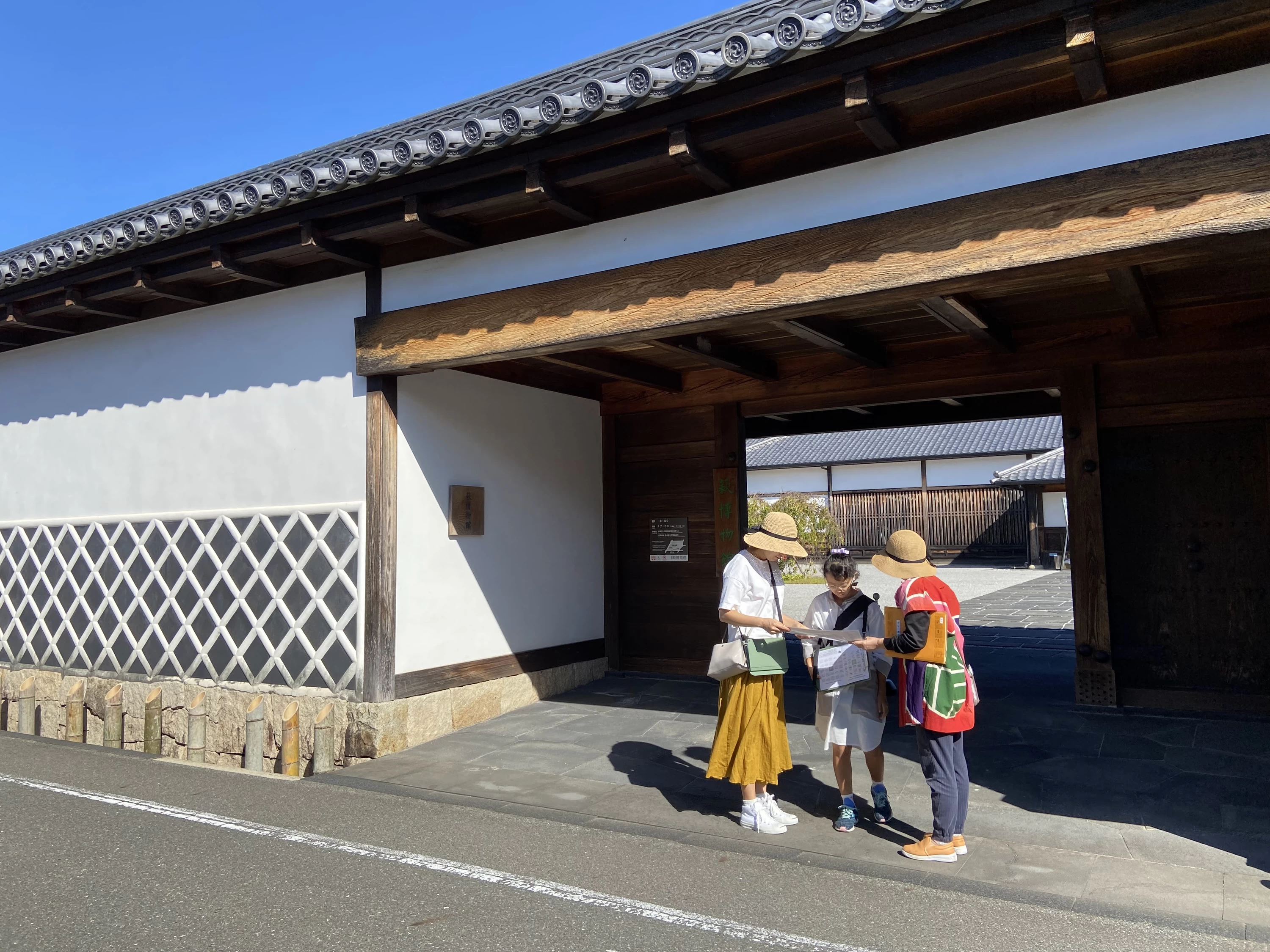 門外の様子