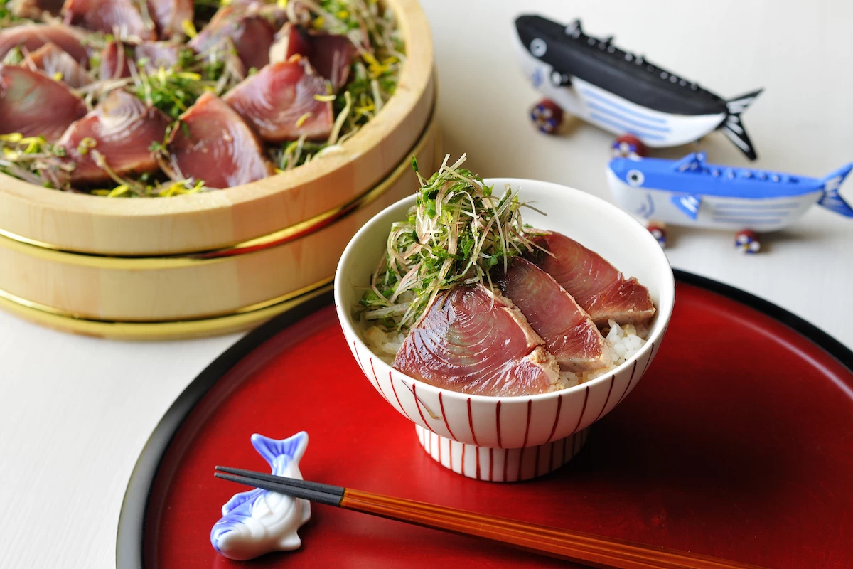高知で味わいたい「カツオの漬け丼」