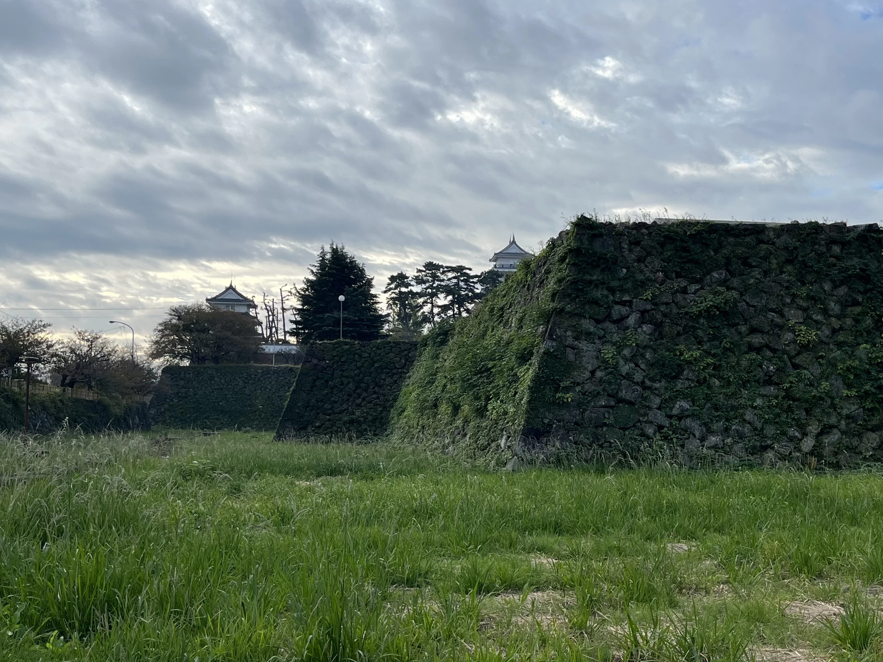 屏風折れ石垣（現地にて撮影）