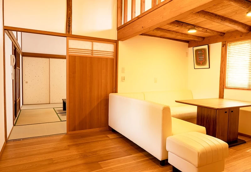 和洋室「花寿波（ハナスワ）」
